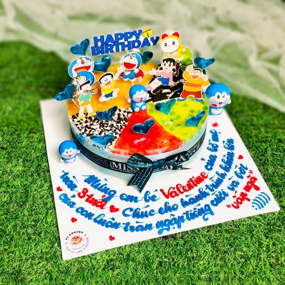 Chủ đề bé gái Doraemon + 3 tượng nhựa - size 24