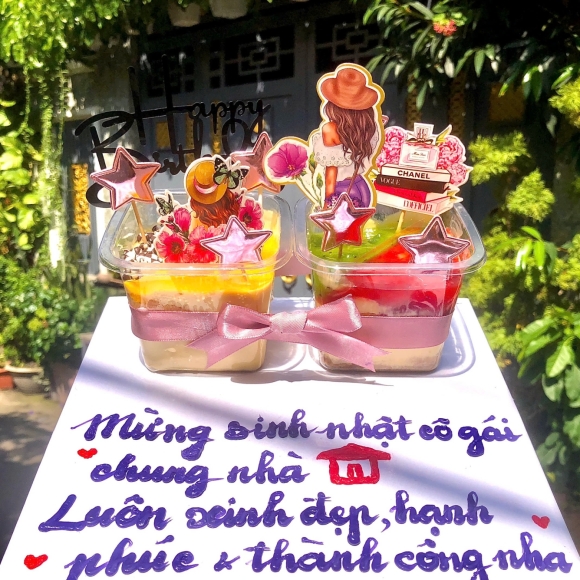 Set 2 hộp Cô gái + nâng đế ghi nhiều chữ